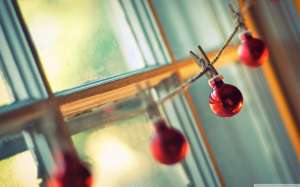 Red Christmas Globes Wallpaper